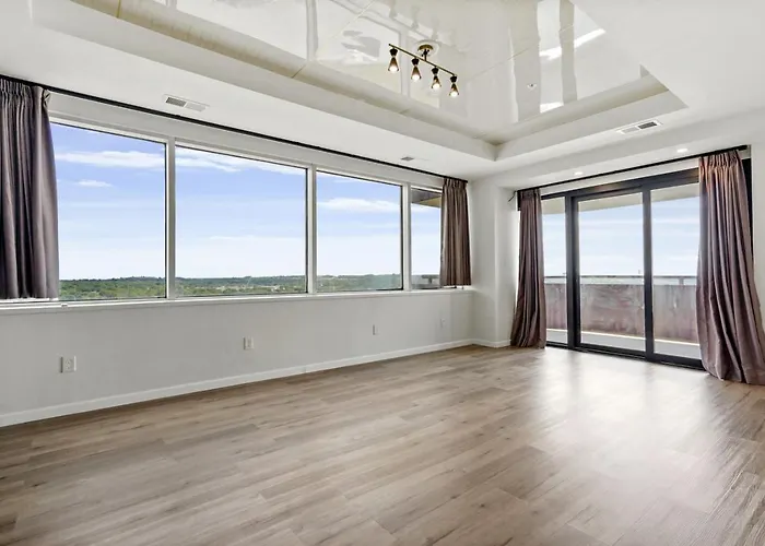 Luxury - Reese Tower 4* Tulsa