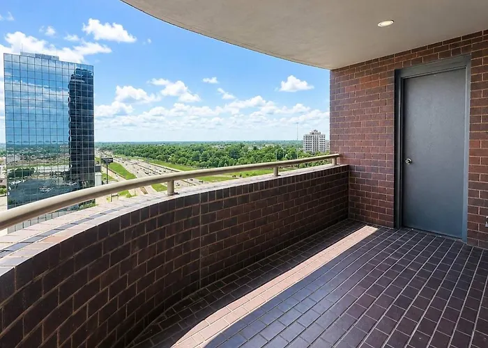 Luxury - Reese Tower Apartahotel Tulsa